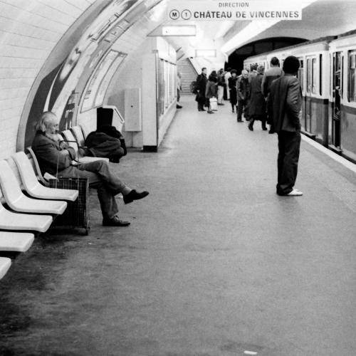 Vous qui passez sans me voir 