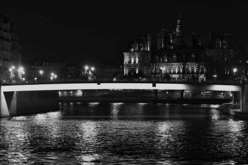 Hôtel de ville depuis Quai St Bernard